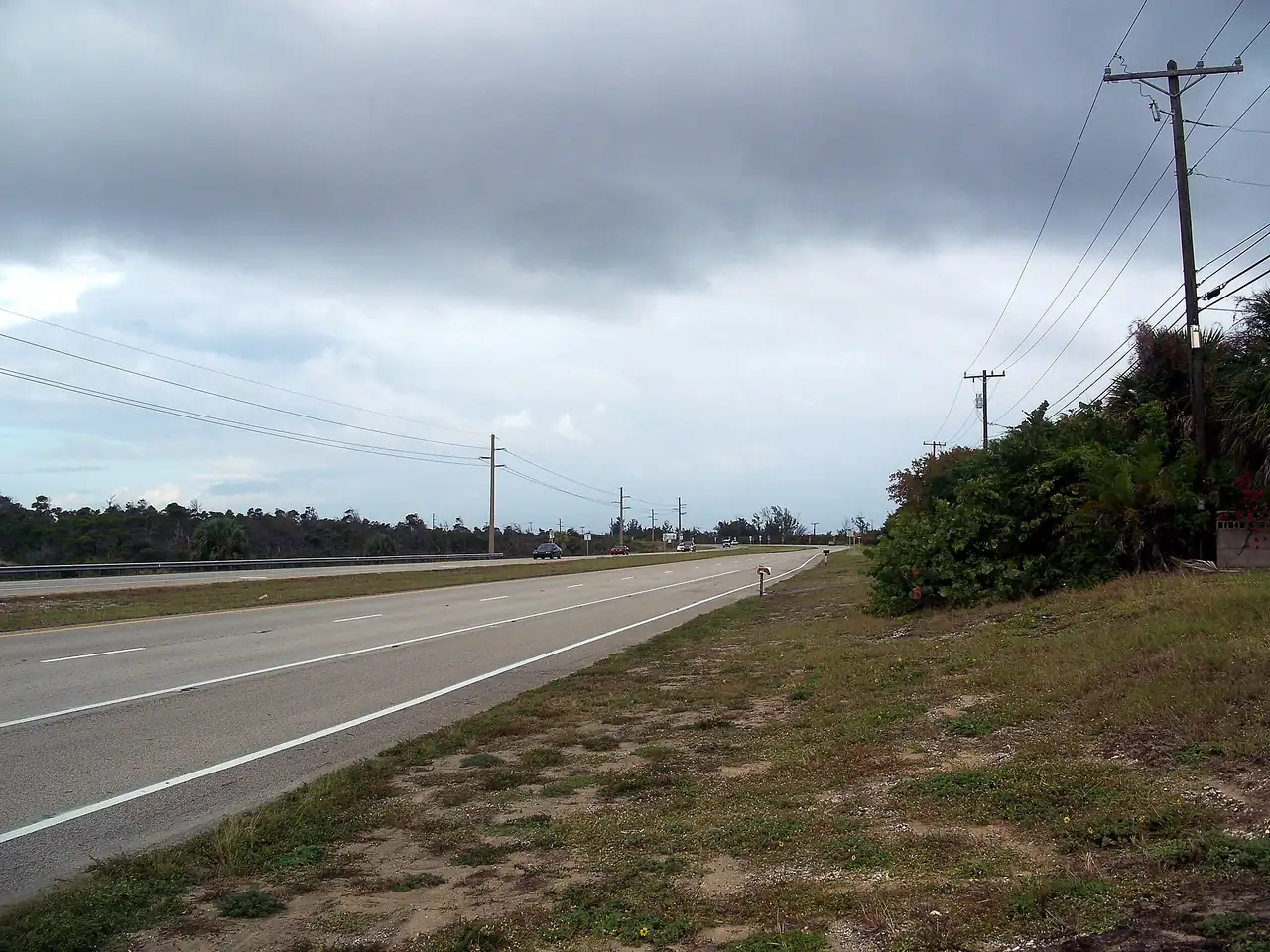 U.S. 1 looking north in mainland Hobe Sound.