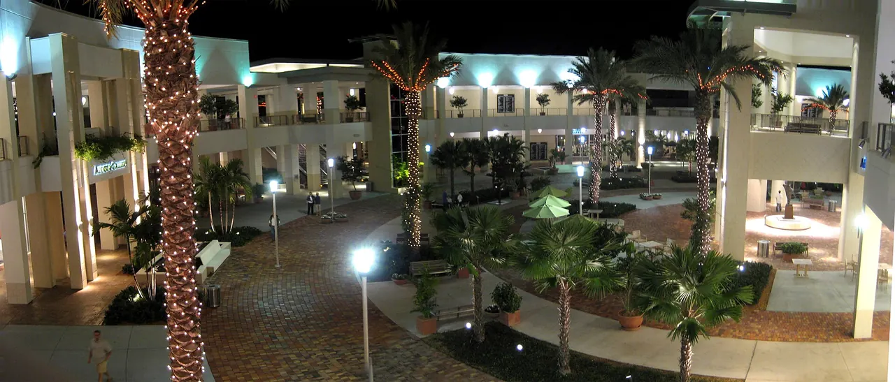 The main court at Downtown at the Gardens in Palm Beach Gardens.
